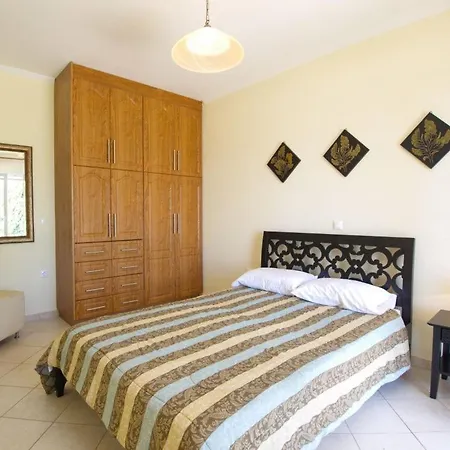 Skala Sleeps 6 * Spathíon